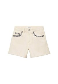 Krämfärgade denimshorts med fransar, prydda med broderade fickdetaljer och knappstängning. Klassisk femficksdesign.