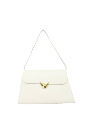 Borsa a tracolla bianca in pelle con un design strutturato, caratterizzata da una chiusura in metallo dorato e una tracolla piatta. La texture è liscia con una leggera venatura.