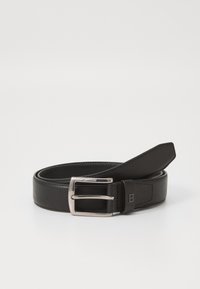 Curea din piele neagră cu o textură elegantă și netedă. Are o cataramă din metal argintiu și un accent discret al brandului aproape de cataramă.