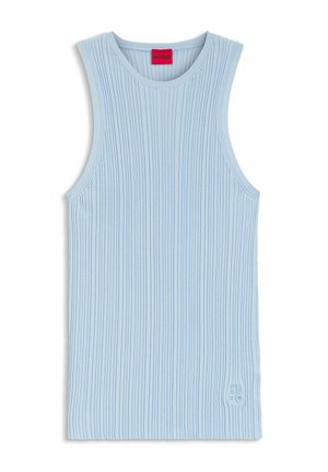 Hellblaues, geripptes ärmelloses Tanktop mit rundem Ausschnitt und kleinem, geprägtem "HUGO"-Logo nahe dem Saum.