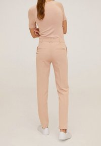 Mango Oblekové kalhoty - pink