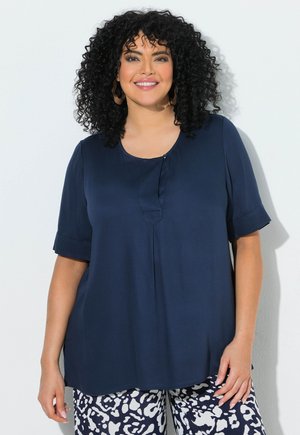 Ulla Popken, QUILTED PLACKET ROUND NECK SHORT SLEEVE BLOUSE - Blouse - marine