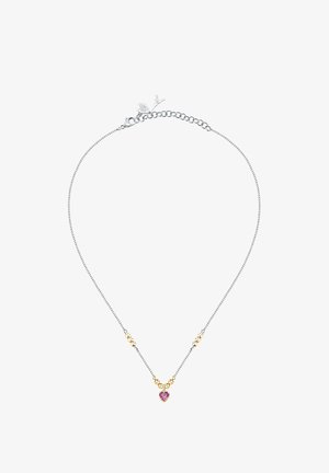Collana in argento con pendente a forma di cuore di pietra rosa, adornata da accenti dorati e perline decorative. Chiusura a moschettone semplice.