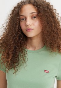 Levi's® THE PERFECT TEE - T-shirts - granite green