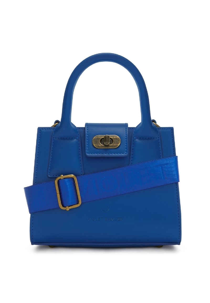 Sac à main en cuir bleu avec des poignées courtes et une bandoulière bleu amovible. Dispose d'un fermoir en ton doré et d'accents texturés sur la surface.