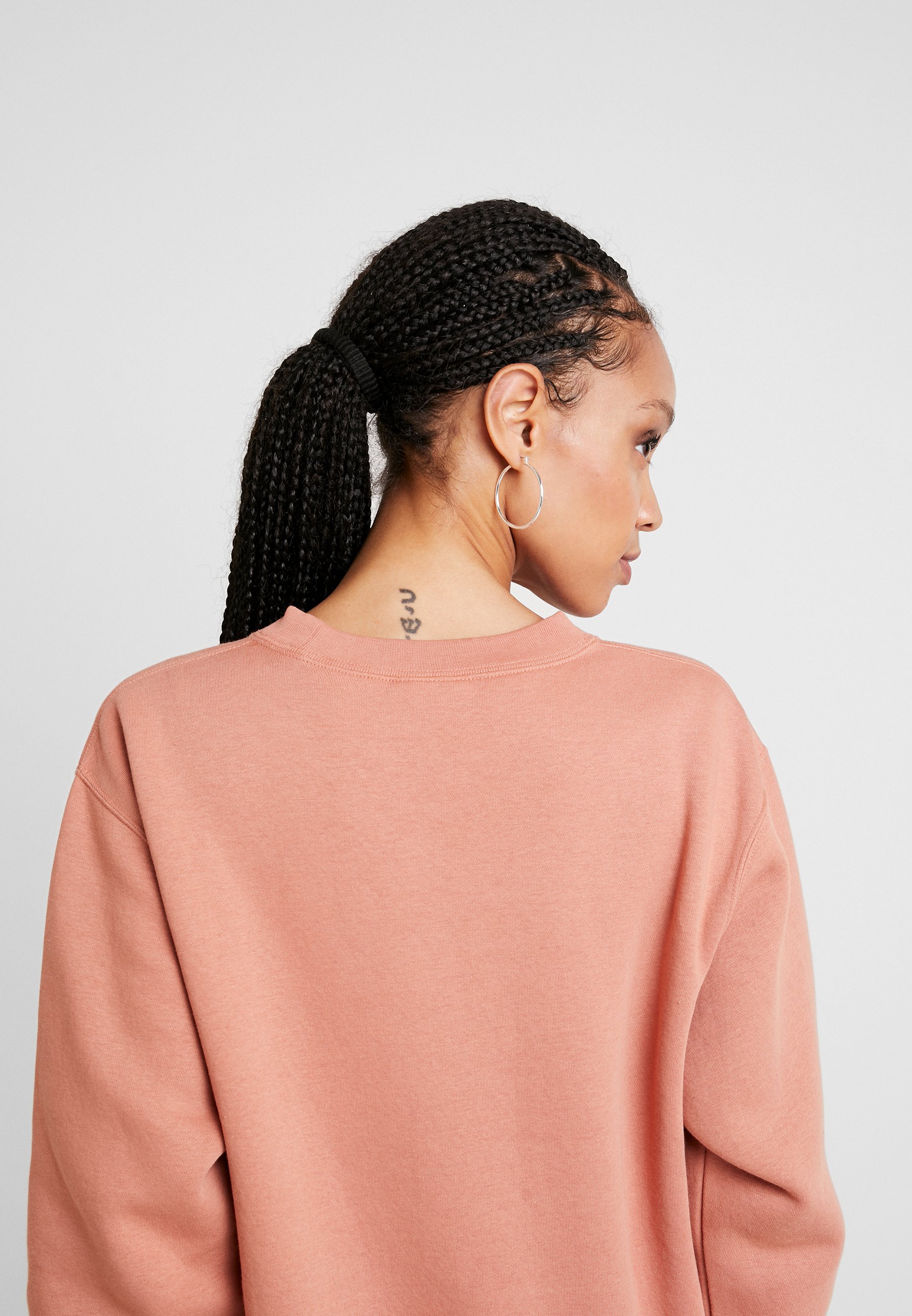 blush nike sweatshirt