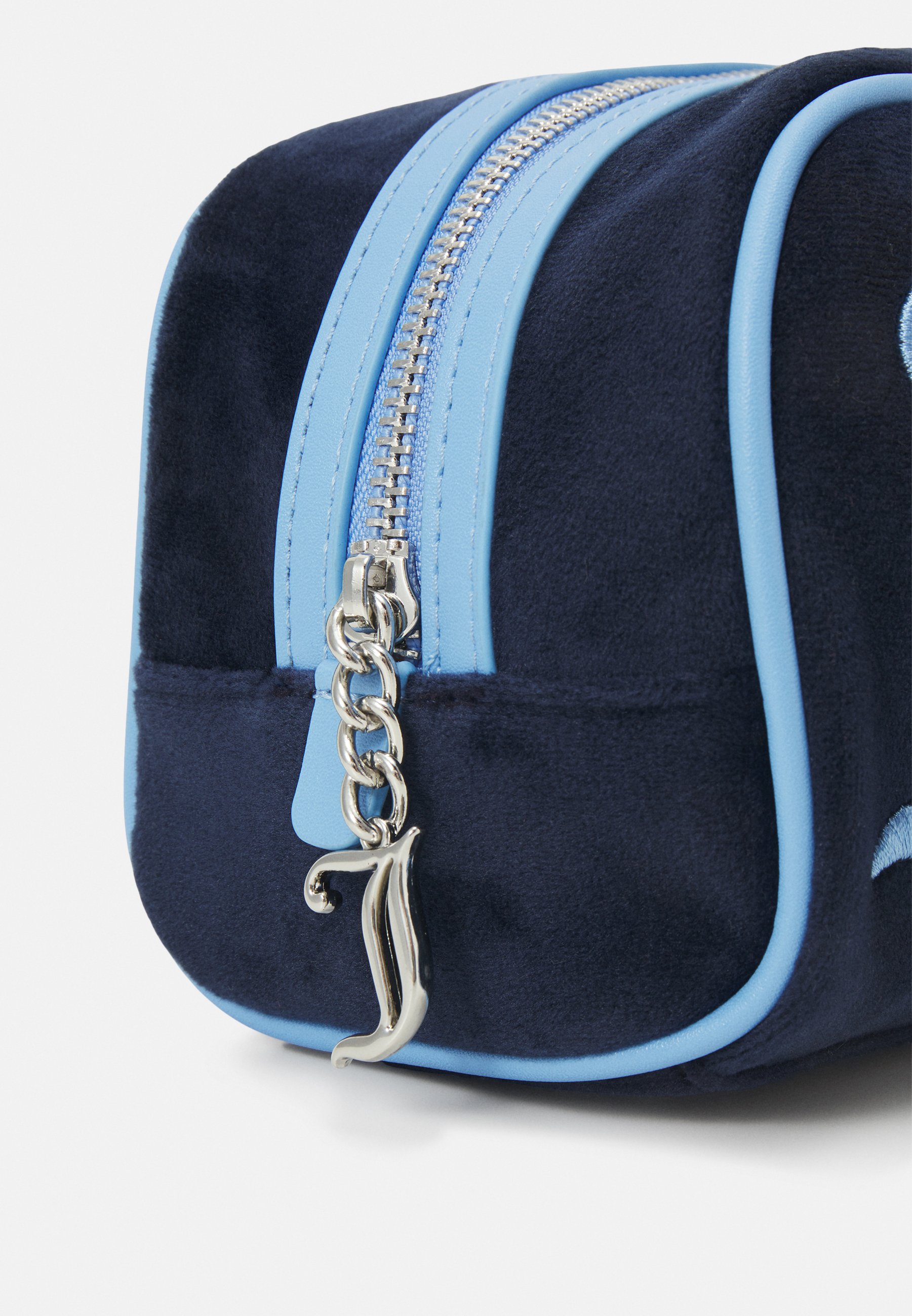 Juicy Couture☆Iris ショルダーバッグ 2色【UK発】 Juicy Couture Iris Towelling Shoulder Bag in Black | Lyst