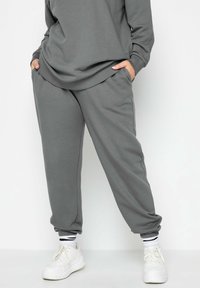 Yours Clothing CUFFED JOGGERS - Trainingsbroek - charcoal