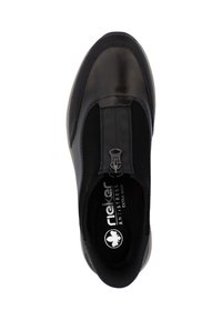 Chaussure noire à enfiler avec un extérieur en cuir lisse, des panneaux latéraux élastiques, une semelle en caoutchouc, un détail de zip et une semelle intérieure rembourrée pour le confort.