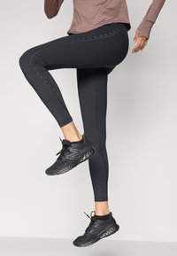 New Balance ATHLETICS REFLECTIVE HIGH RISE LEGGING  - Bėgimo tamprės - black