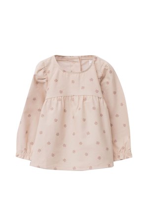 Hellrosa langärmliges Baby-Kleid mit rundem Halsausschnitt und verstreuten kleinen Blumenmustern in dunklerem Rosa.