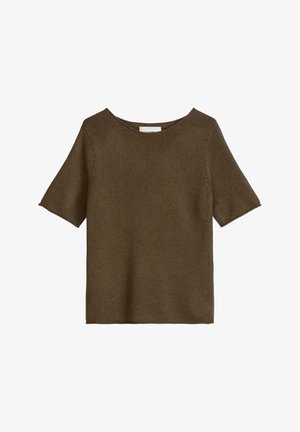 Pruun lühikeste varrukatega kootud kampsun ümarate kaelustega ja lõdva istuvusega, valgel taustal.