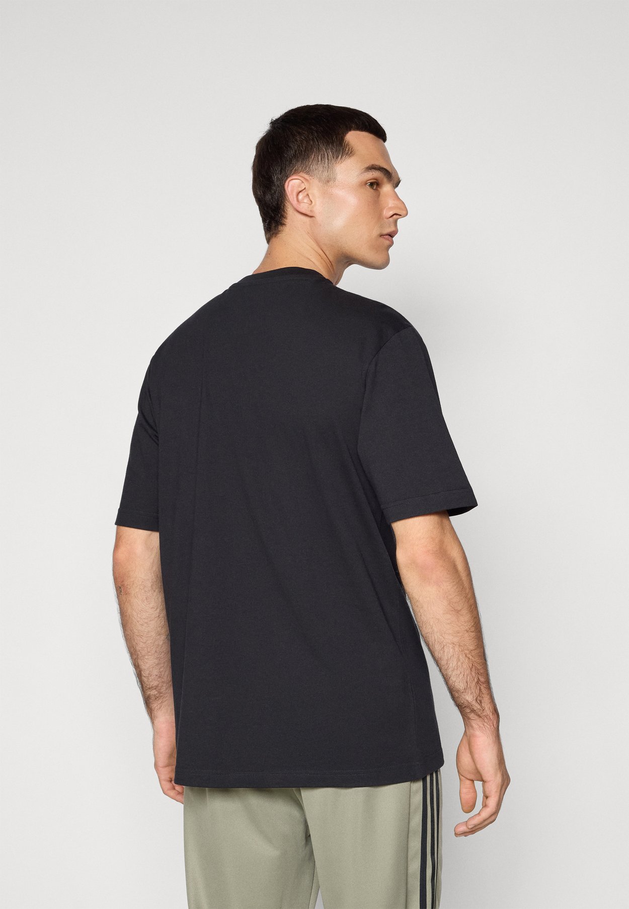 CAMO SHAPE GRAPHIC