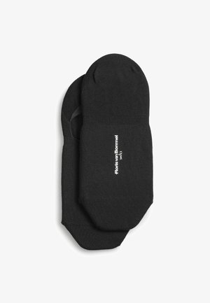 Schwarze, niedrig geschnittene Socken aus weichem Textil, mit einem gerippten Bündchen und einem weißen, aufgedruckten Markennamen. Glatte Textur mit einem runden Zehenbereich.