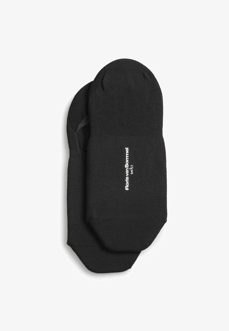 Svarta låga strumpor gjorda av mjukt textil, med ribbat manschett och vittryckt varumärkesnamn. Slät yta med rundad tådesign.