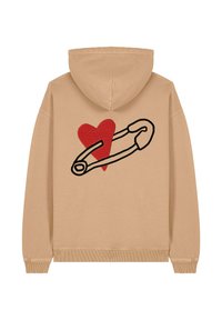 Hoodie beige avec un grand cœur rouge et un graphique de épingle de sûreté noire au dos. Texture douce avec des poignets et un ourlet côtelés.