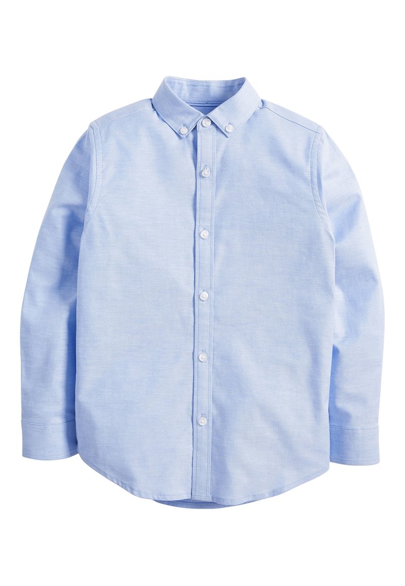 Chemise bleu clair à manches longues avec fermeture à boutons, col boutonné et boutons blancs sur un fond uni.
