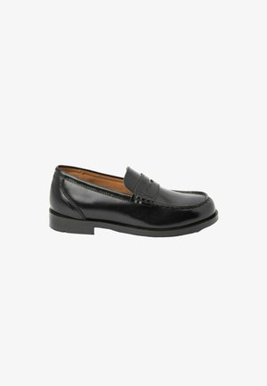 Črni usnjeni loafers s okroglo konico, šivanim detajlom in majhno dvignjeno pasom čez sprednji del. Ravna peta in gladka površina.