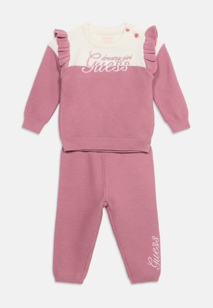 Guess, SWEATER PANT SET - Πουλόβερ - dusty phard