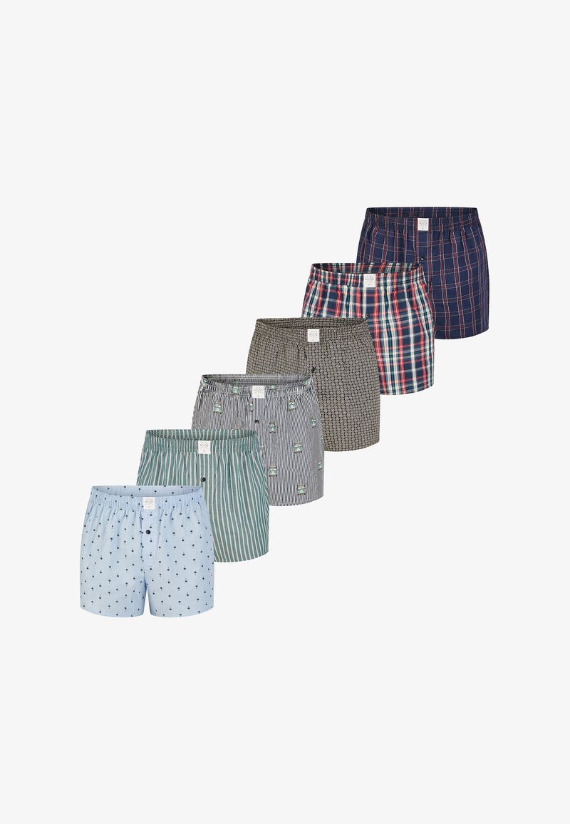 Sept paires de boxers exposées. Les tissus incluent du bleu clair avec des motifs, des carreaux, des rayures et des imprimés géométriques. Différentes couleurs et designs.