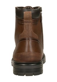 Bottine en cuir marron avec une finition texturée, accent en cuir noir sur le col, et une semelle en caoutchouc noir robuste avec des motifs nervurés.
