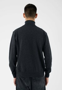 ACANFORA - Sweter
