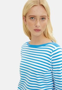 TOM TAILOR DENIM Camiseta de manga larga - white mid blue stripe