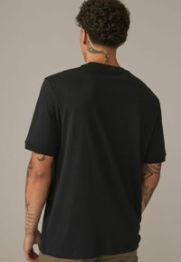 Next VERTICAL STRIPE-REGULAR FIT - T-shirts print - dark black