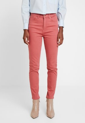 Jeansy Slim Fit