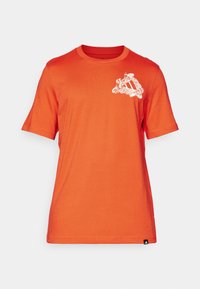 FOOTBALL KICKS GRAPHIC - T-shirt print - preloved red