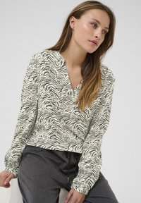 Kaffe DITTE - Pluus - black oyster turtledove animal