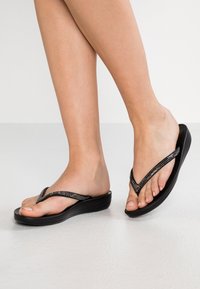 FitFlop - IQUSHION SPARKLE - T-bar sandals - black Thumbnail Image 1