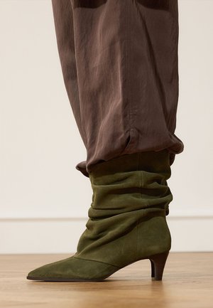 Manfield, Bottes - grün