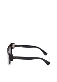 Ochelari de soare negri, de formă rectangulară, cu un finisaj lucios. Caracteristici accenturi aurii pe brațe și nume de marcă gravat. Design cu ramă groasă.