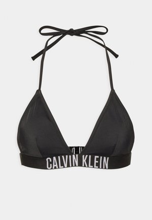 Melns bikini top ar trīsstūrveida dizainu, plānām siksnām un kontrastējošu balto "CALVIN KLEIN" logo uz joslas. Gluda tekstūra, minimālistisks veidols.