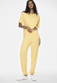 mey RELAXED żółty