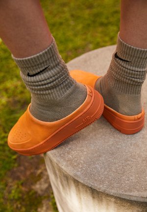 W AF1 LVR - Pantofle - cinder orange