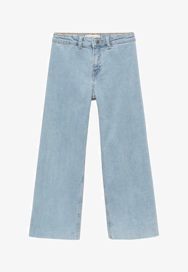 Svijetloplave široke traperice izrađene od denima, s zatvaranjem na gumb i patentni zatvarač, pet džepova i minimalnim šavovima za čistu završnu obradu.