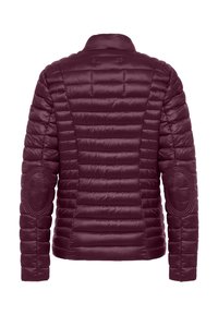 Ciemnofioletowa pikowana kurtka z łatkami na łokciach, poziomymi i pionowymi przeszyciami, pokazana z tyłu na białym tle.