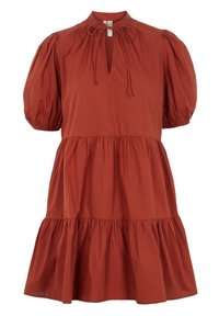 Vestido de algodón color óxido con cuello alto, mangas abullonadas, abertura en forma de ojal y dobladillo escalonado y fruncido.