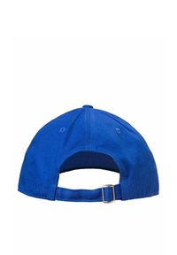 Blaues Baumwoll-Basecap mit verstellbarem Riemen hinten, ausgestattet mit Belüftungsöffnungen und einer abgerundeten Krone. Schlichtes Design, ohne Muster oder Logos.