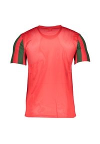 Rode mesh sporttrui met groene en rode gestreepte korte mouwen, ronde halslijn en een lichtgewicht, ademend stofontwerp.