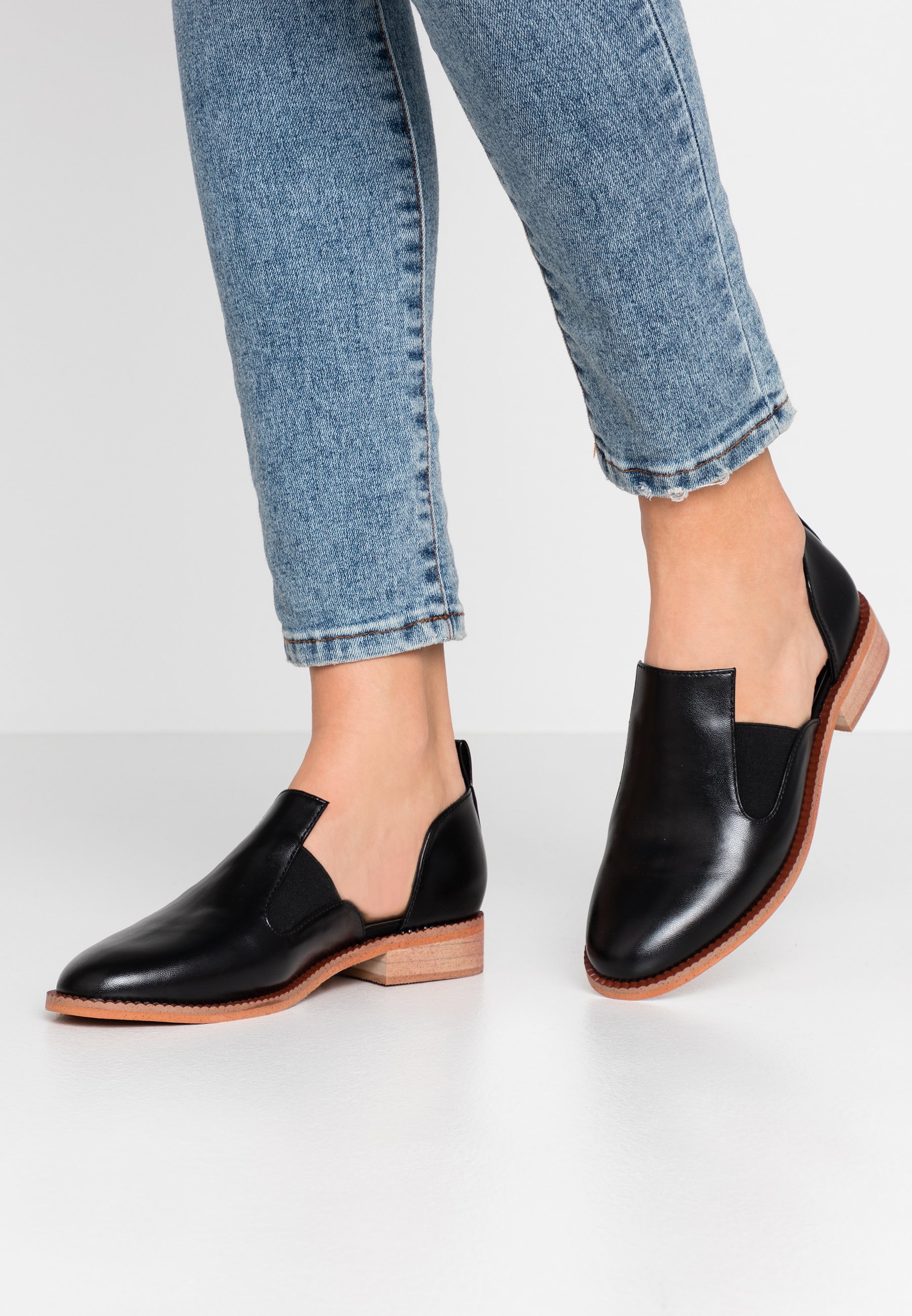 Matt & Nat VEGAN KIKO Slippers black Zalando.no Matt & Nat LOYAL DWELL Shoppingveske black Zalando.no