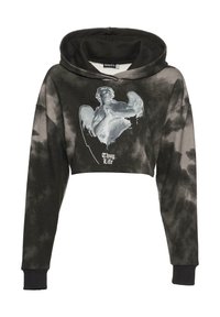 Zastrihnutá mikina s kapucňou v čiernom tie-dye, s grafickou potlačou anjela a textom "Thug Life" na prednej strane. Mäkká bavlnená zmes.