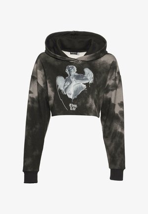 Melnā krāsā ar pūkaino rakstu apgriezta kapuce, kas priekšpusē rotāta ar eņģeļa grafiku un uzrakstu "Thug Life". Mīksts kokvilnas auduma maisījums.