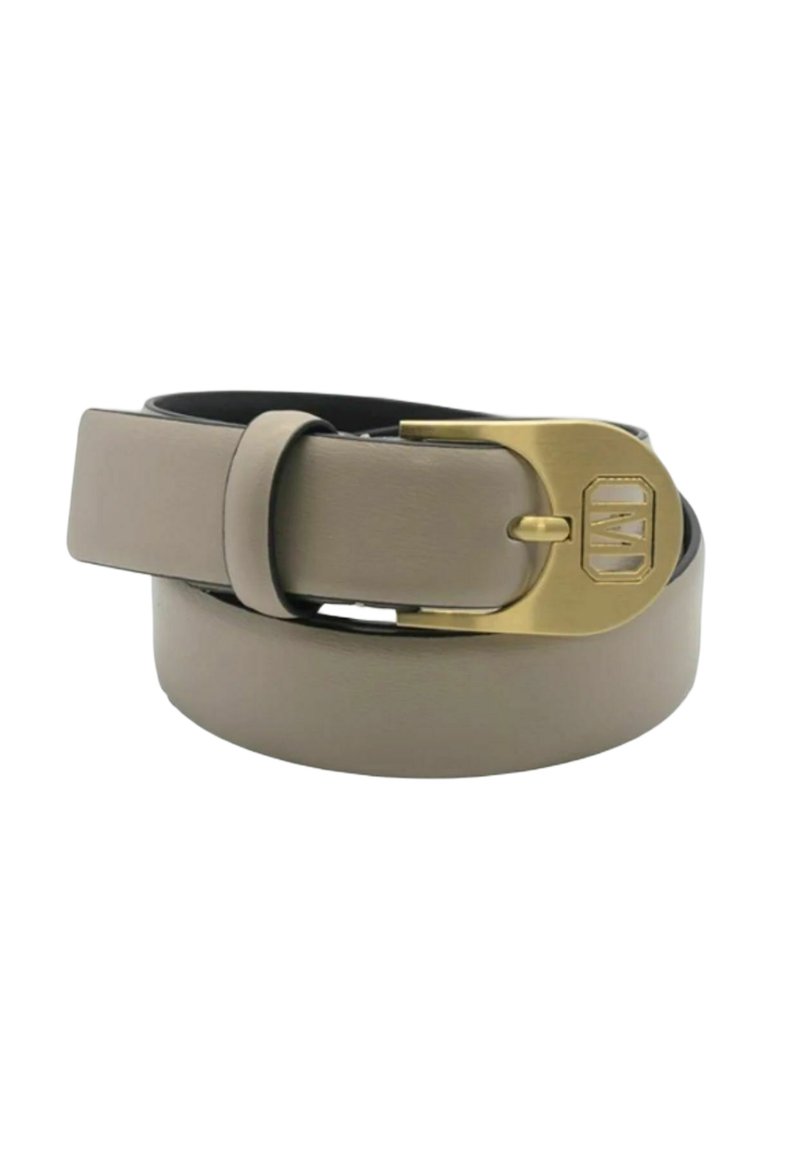 Cintura beige in ecopelle con fibbia in metallo dorato, caratterizzata da una forma rettangolare e una texture liscia. La fibbia presenta un logo in rilievo.