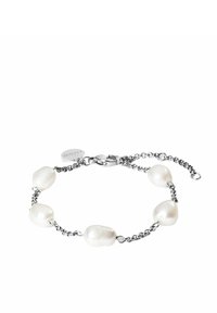 Silberne Kettenarmband mit unregelmäßigen weißen Perlen, ausgestattet mit einem Karabinerverschluss und einem kleinen Anhänger.