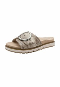 Sandale à glissière beige avec une tige en imitation peau de serpent et une grande boucle circulaire en argent. Dispose d'une semelle intérieure rembourrée et d'une semelle extérieure en caoutchouc blanc.