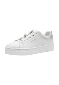 Sneaker bianca in pelle con punta tonda, dettagli argentati sul tallone e gemme decorative nella zona dei lacci. Suola in gomma testurizzata.