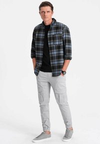 Ombre JOGGERS  - Cargobyxor - grey